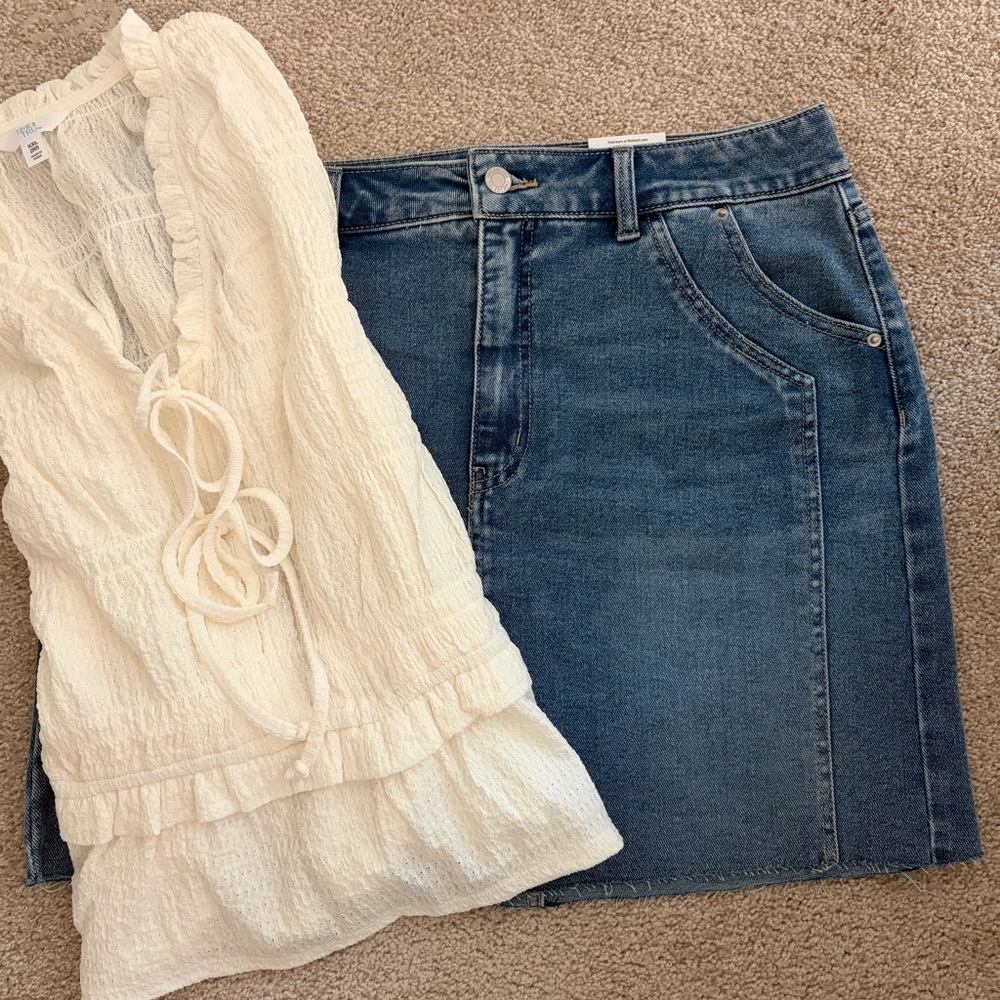 Classic Blue Denim Mini Skirt Size 12 - Picture 8 of 12